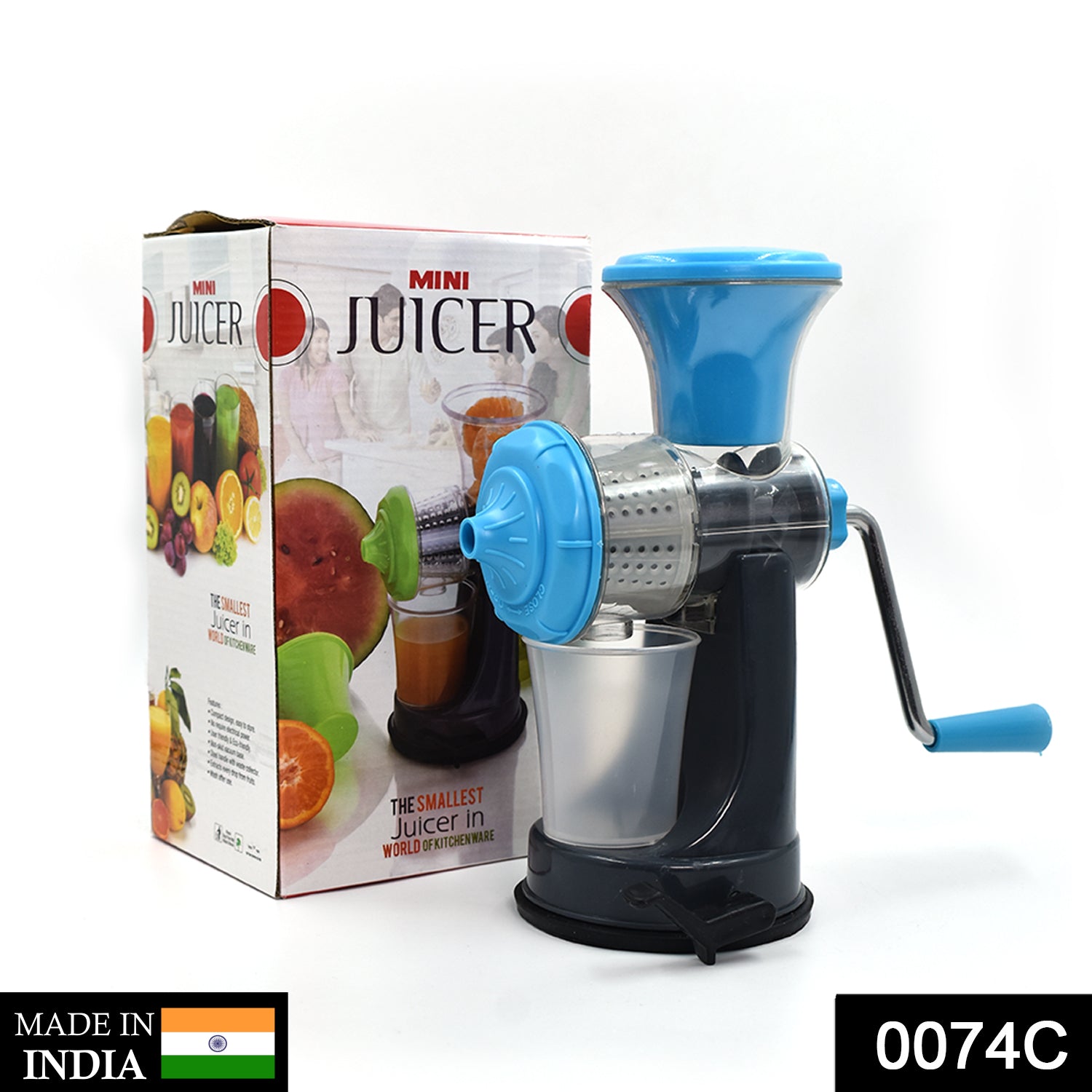 Mini fruit and vegetable juicer with a small footprint Mini fruit and vegetable juicer with a small footprint